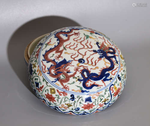 A MUTICOLOURED COVER BOX WITH DRAGON PATTERNS