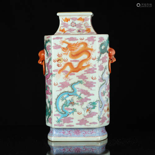 A CHINESE FAMILLE ROSE DRAGON PAINTED PORCELAIN VASE