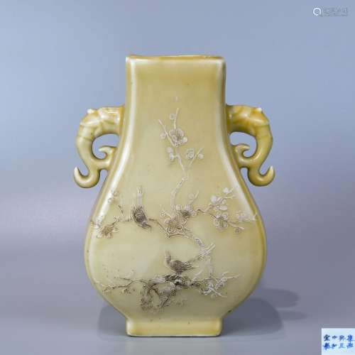 A CREAM COLORED GLAZE PORCELAIN CARVED ZUN WITH DOUBLE EARS