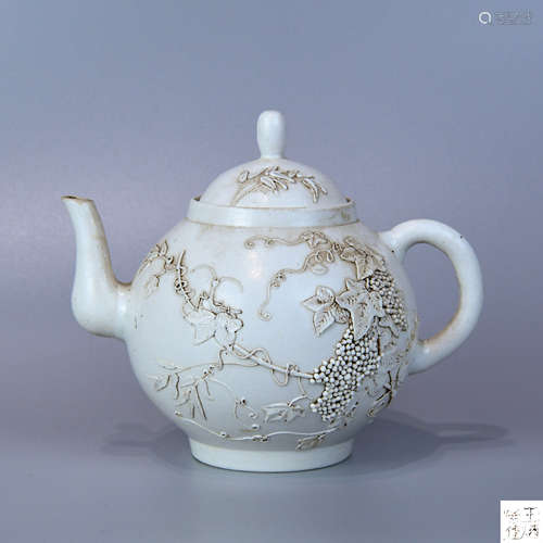 A WHITE GLAZE TEA POT