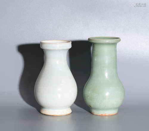 A PAIR OF LONGQUAN KILN FLOWER VASES