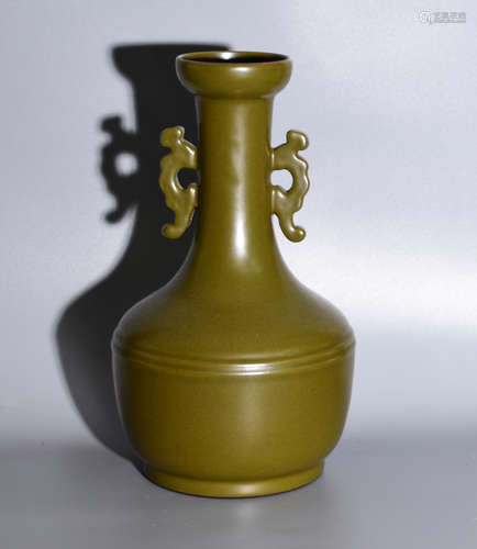 A TEA POWDER GLAZE BOTTLE WITH DOUBLE EARS