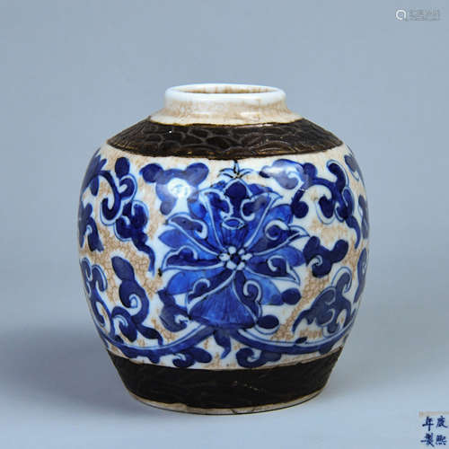 A BLUE-AND-WHITE GE GLAZE TEA POT