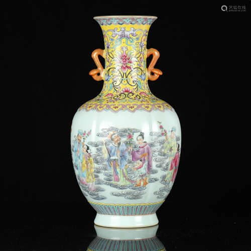 A CHINESE FAMILLE ROSE FIGURE PAINTED PORCELAIN VASE