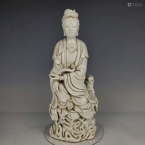 A CHINESE WHITE GLAZED PORCELAIN GUANYIN STATUE