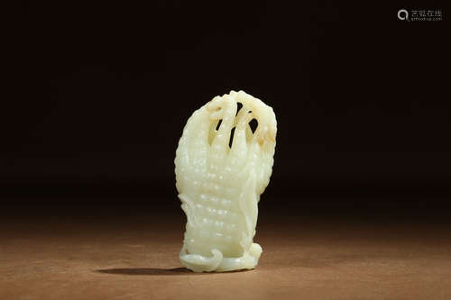 A CHINESE WHITE HETIAN JADE CARVED ORNAMENT