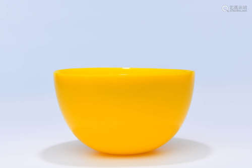 A CHINES YELLOW-GLAZED GLASSWARE BOWL