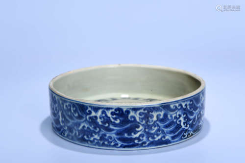 A CHINESE BLUE AND WHITE FLORAL PORCELAIN WASHER