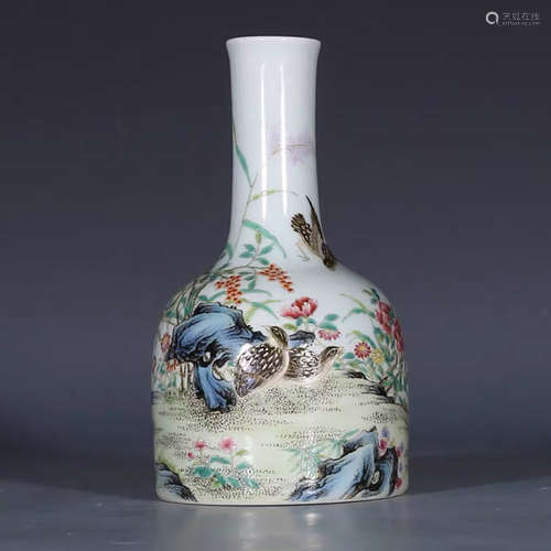 A CHINESE MULTI COLORED PORCELAIN BELL-SHAPED ZUN