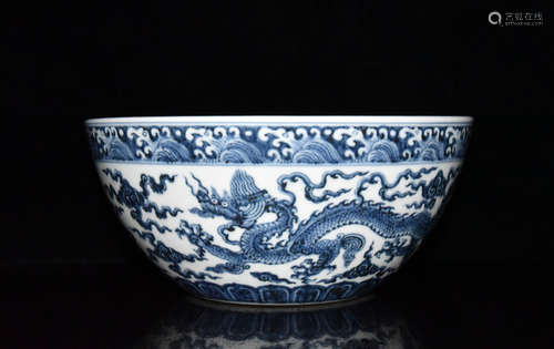 A CHINESE BLUE AND WHITE DRAGON PATTERN PORCELAIN BOWL