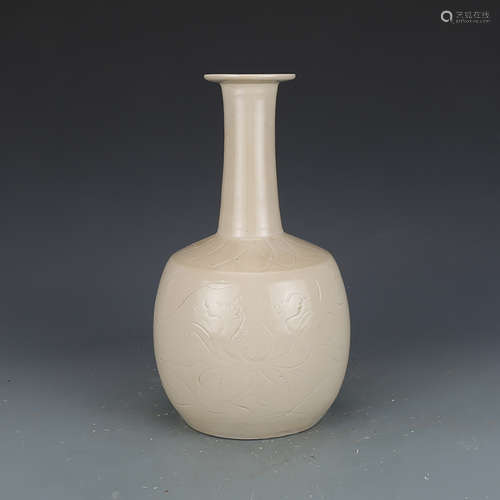 A CHINESE DING KILN WHITE GLAED FLORAL CARVED PORCELAIN VASE