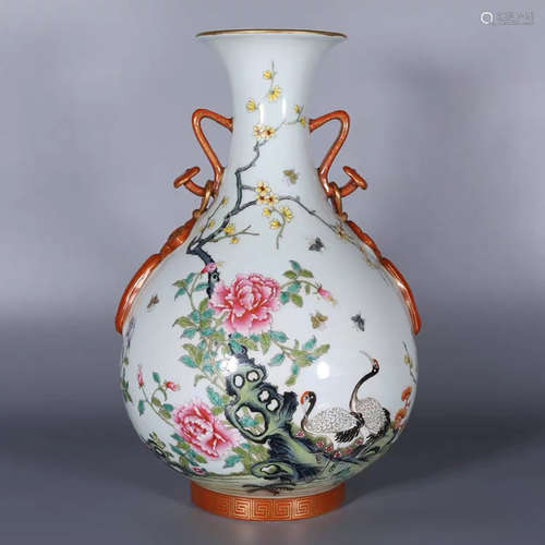 A CHINESE FAMILLE ROSE PAINTED PORCELAIN DOUBLE EARS VASE