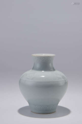 A CHINESE PALE-CELADON-GLAZED ZUN