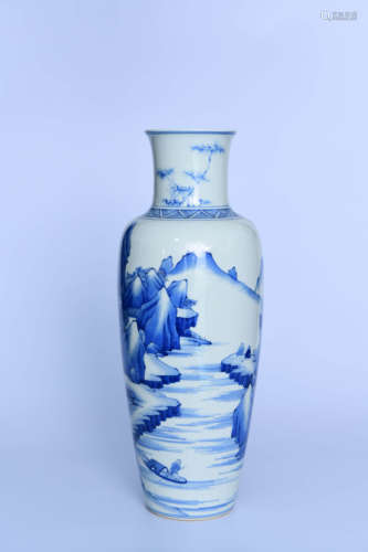 A CHINESE BLUE AND WHITE FLORAL PORCELAIN VASE