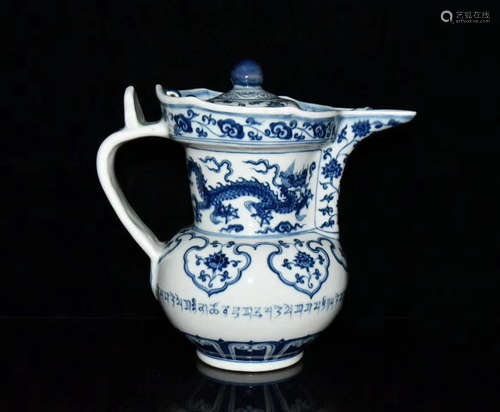 A CHINESE BLUE AND WHITE PORCELAIN TEAPOT