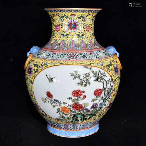 A CHINESE FAMILLE ROSE FLOWER&BIRD PATTERN PORCELAIN VASE