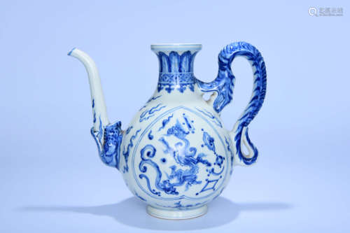 A CHINESE BLUE AND WHITE DRAGON PATTERN PORCELAIN POT