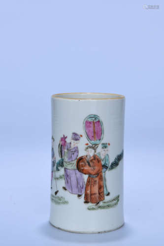 A CHINESE FAMILLE ROSE FIGURE PAINTED PORCELAIN BRUSH POT