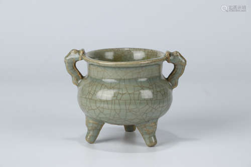 A CHINESE GE KILN DOUBLE EARS CENSER