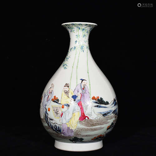 A CHINESE FAMILLE ROSE PAINTED PORCELAIN VASE