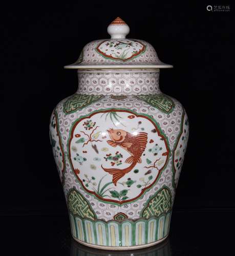 A CHINESE FAMILLE VERTE JAR WITH COVER