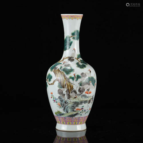 A CHINESE FAMILLE ROSE CRANE PAINTED PORCELAIN VASE