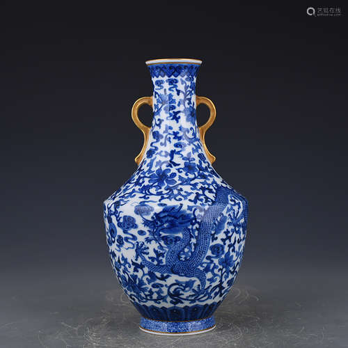 A CHINESE BLUE AND WHITE DRAGON&PHOENIX PATTERN PORCELAIN VASE