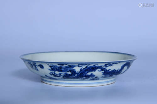 A CHINESE BLUE AND WHITE DRAGON PATTERN CARVED PORCELAIN PLATE