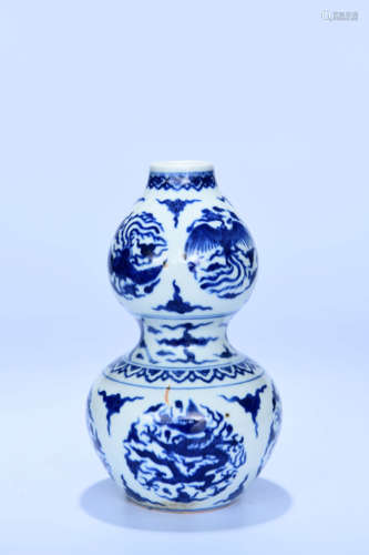 A CHINESE BLUE AND WHITE DRAGON&PHOENIX PATTERN PORCELAIN GOURD-SHAPED VASE