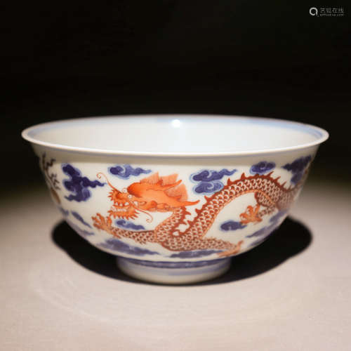 Blue and white glazed bowl with alum and red dragon pattern