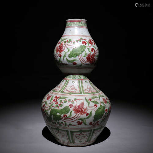 Gourd bottle decorated with colorful flowers