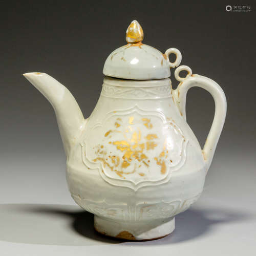 A Chinese Porcelain Teapot