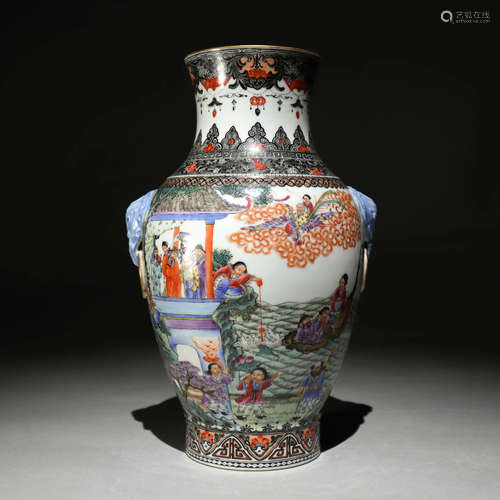 A Chinese Famille Rose Porcelain Vase