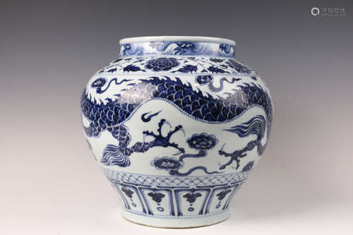 A Chinese Blue and White Dragon Patterned Porcelain Jar