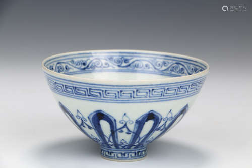 A Chinese Blue and White Floral Porcelain Bowl