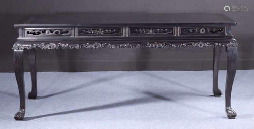 A ZITAN WOOD TABLE CARVED WITH PATTERN