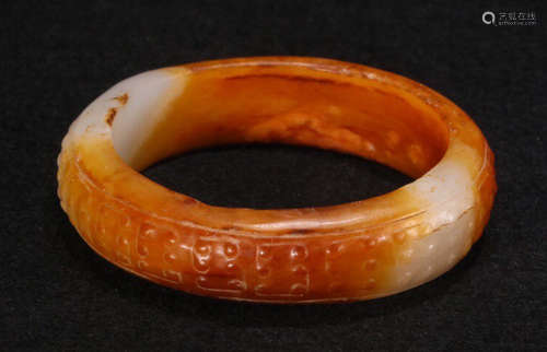 A HETIAN JADE BANGLE CARVED WITH PATTERN