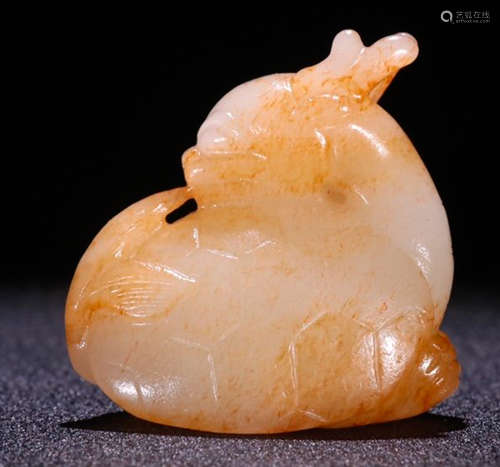 A HETIAN JADE PENDANT SHAPED WITH BEAST