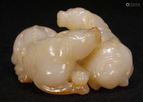 A HETIAN JADE DOG PENDANT