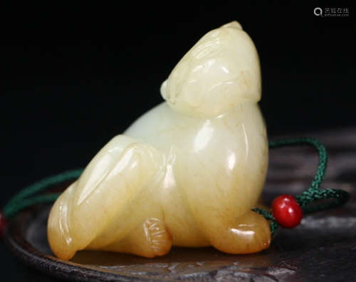 A HETIAN JADE BEAST PENDANT