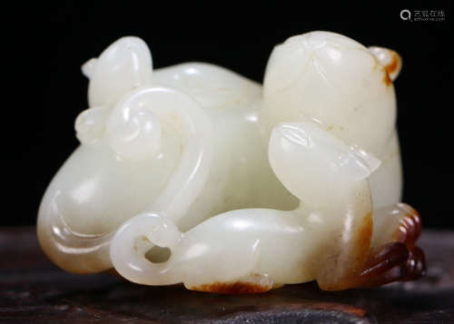 A HETIAN JADE PENDANT SHAPED WITH BEAST