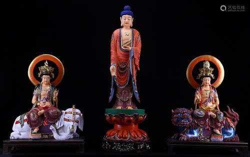 A XIANGZHANG WOOD BUDDHA STATUE PAINTED WITH COLOR