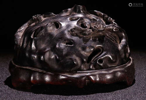 A ZITAN WOOD CENSER CARVED WITH FLOWER