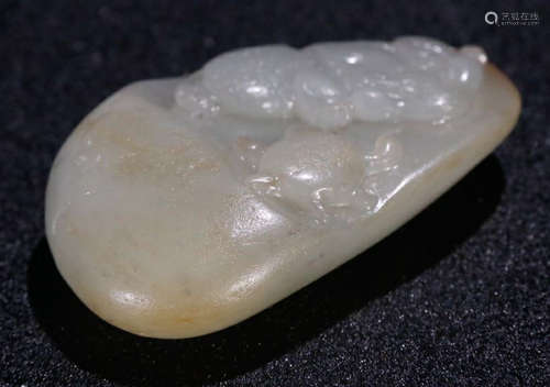 A HETIAN JADE PENDANT CARVED WITH TORTOISE