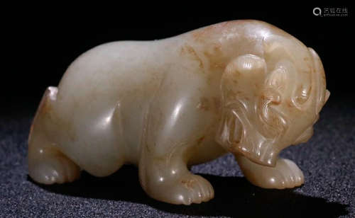 AN ANTIQUE JADE BEAST PENDANT