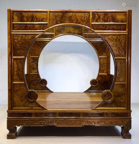 A GOLD NAN WOOD BED CARVED WITH PATTERN