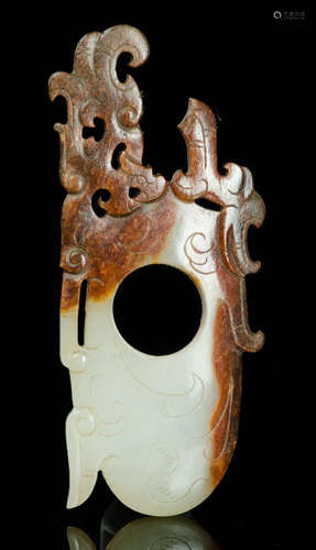 AN ANTIQUE JADE PENDANT CARVED WITH PATTERN