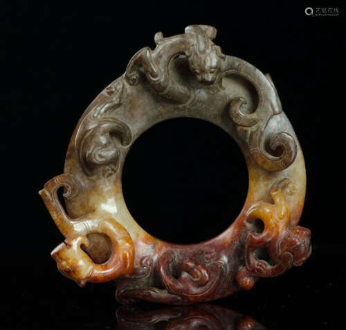 AN ANTIQUE JADE PENDANT CARVED WITH DRAGON