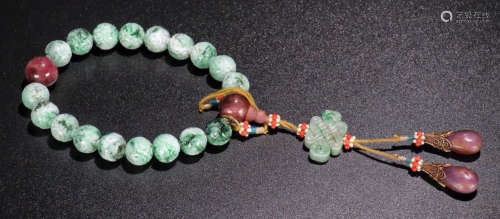 AN OLD JADEITE STRING BRACELET WITH 18 BEADS