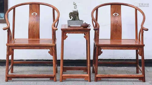 A WOOD CHAIRS&TABLE WITH PATTERN